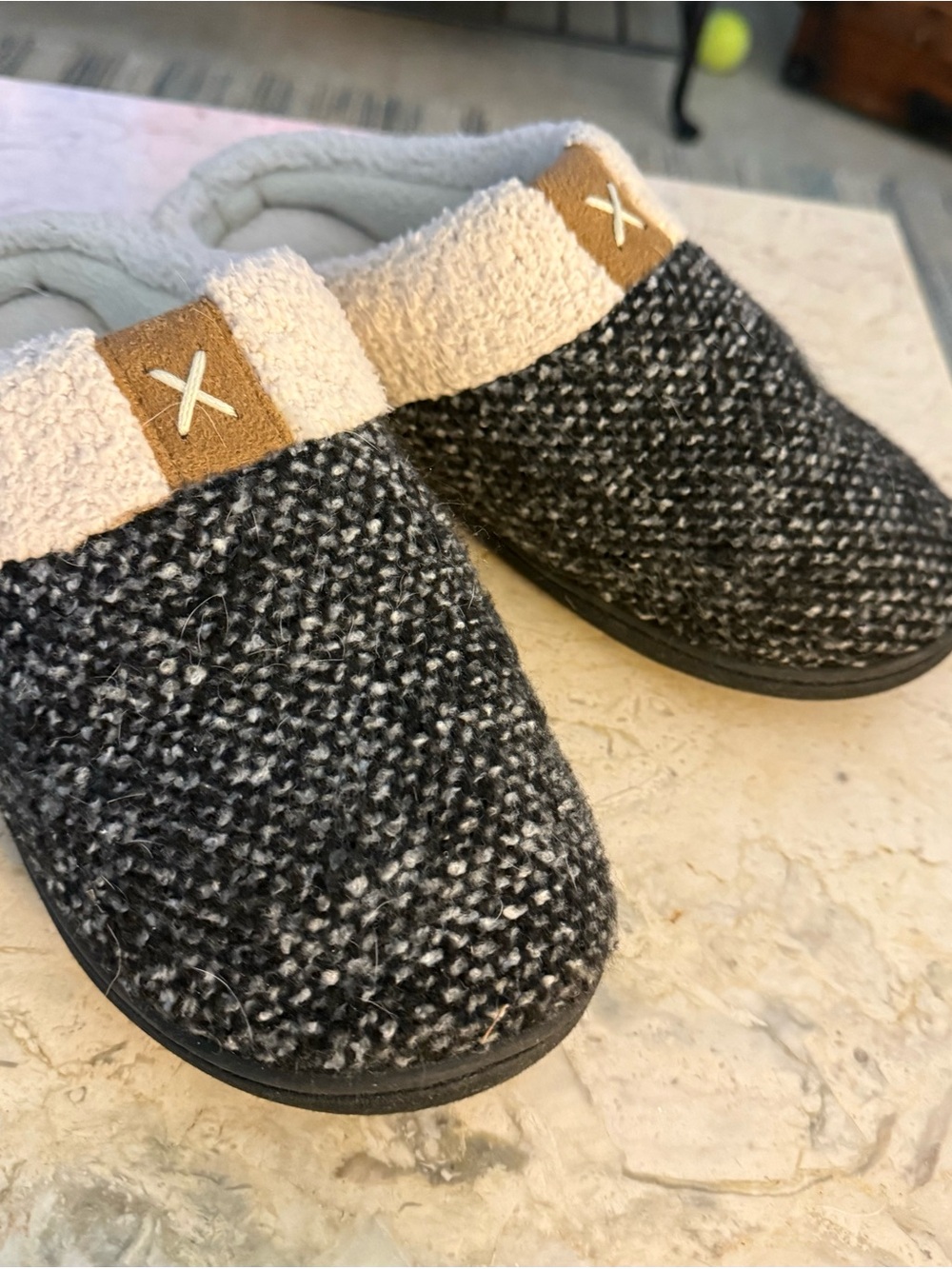 Black White Knit Slip-On Slippers Cozy Fleece Lining Size 9-10